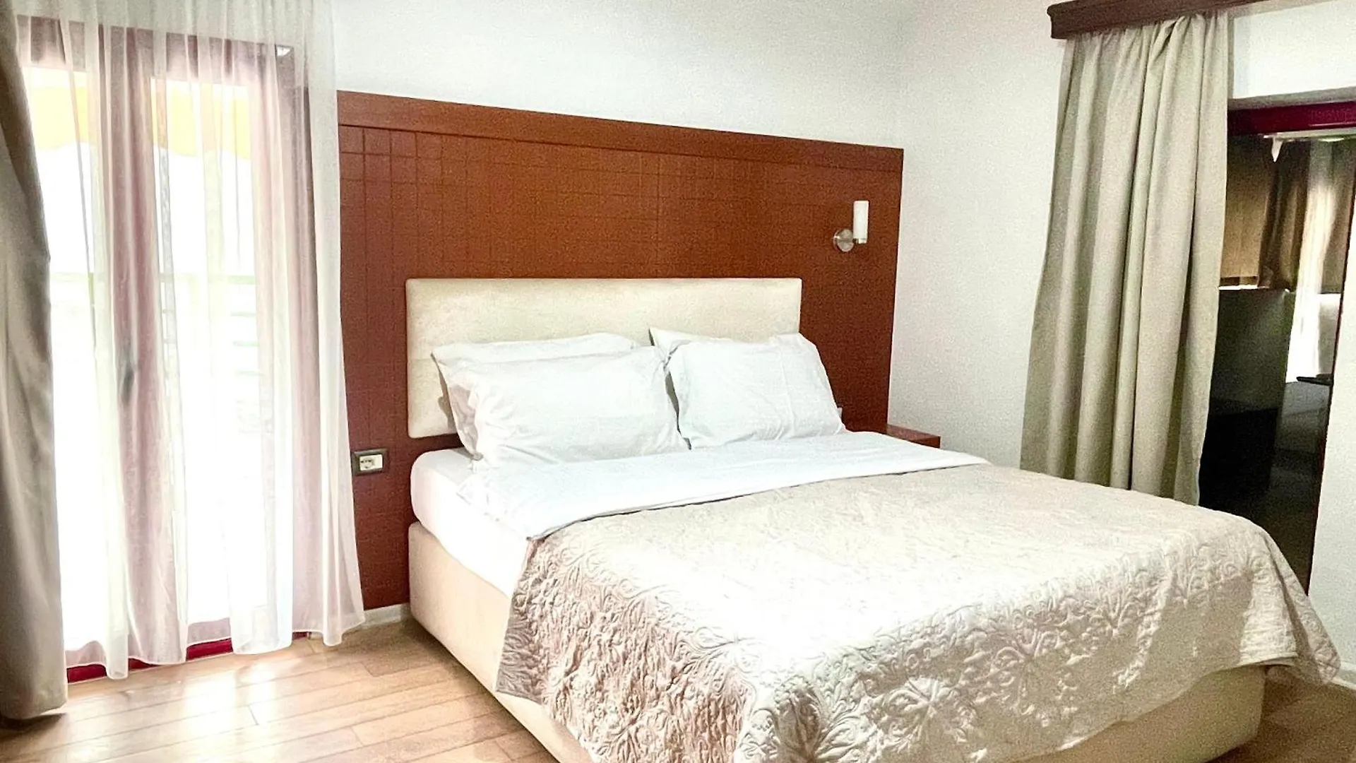 City 5 Hotel Tirana 3*,  Albania