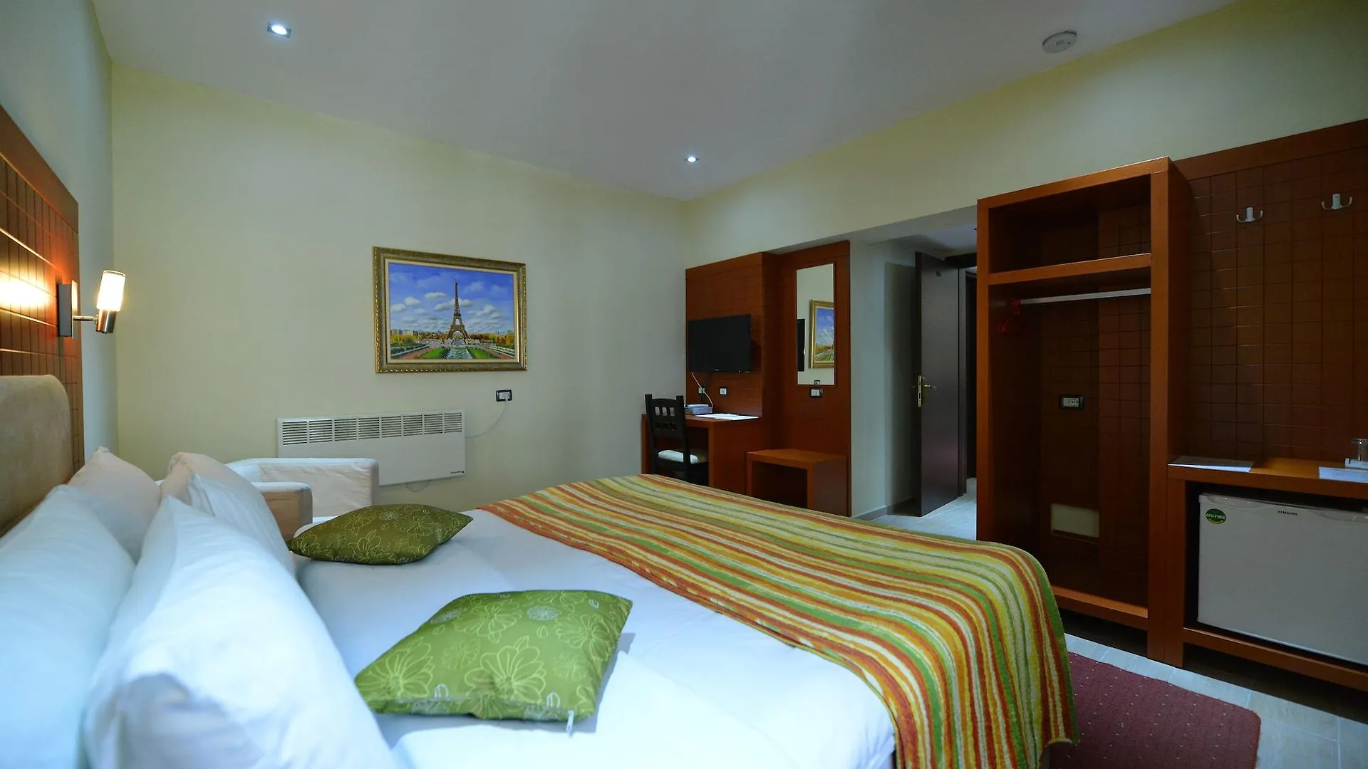 City 5 Hotel Tirana 3*,